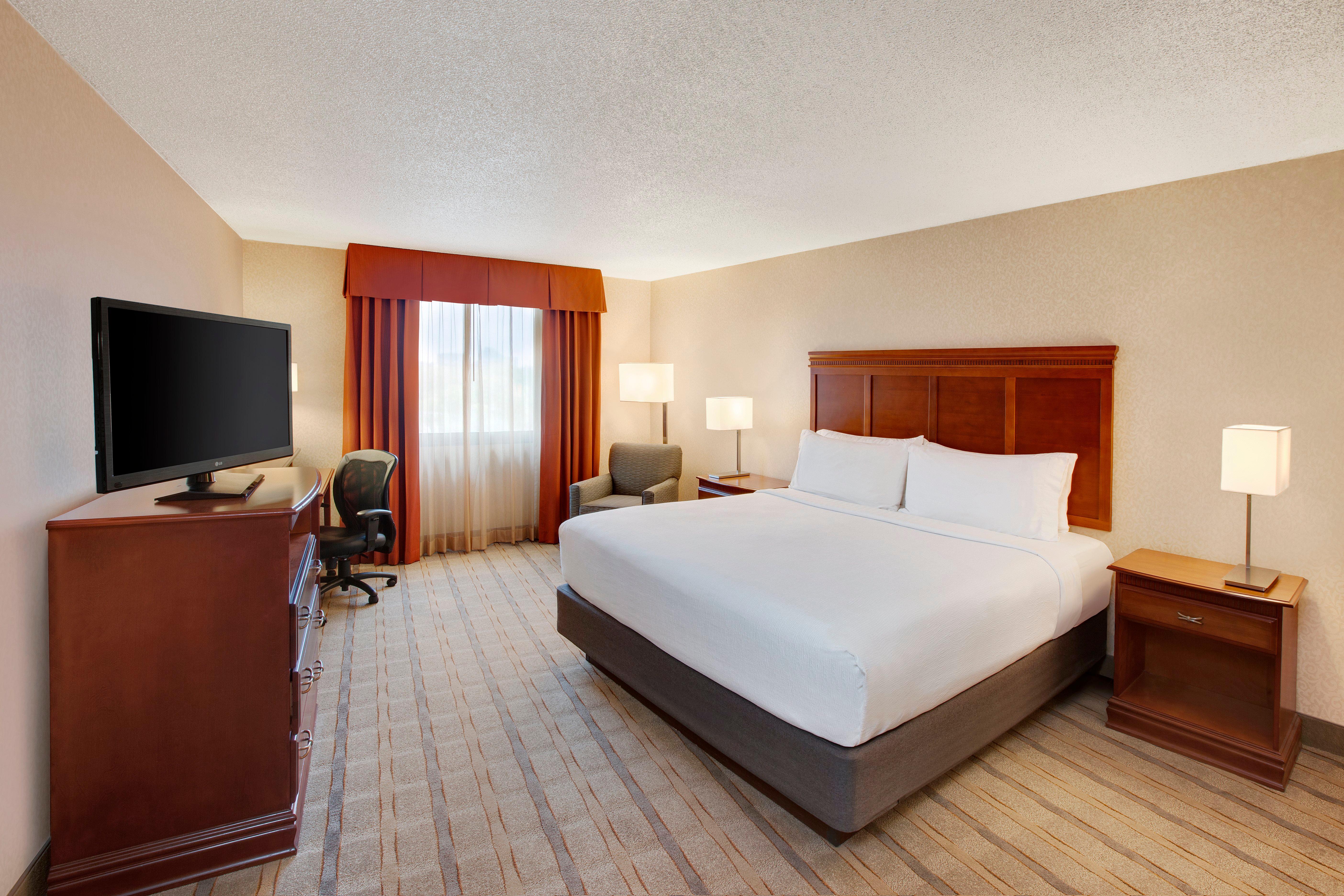 Holiday Inn Express Dallas Market Center By Ihg Exterior foto