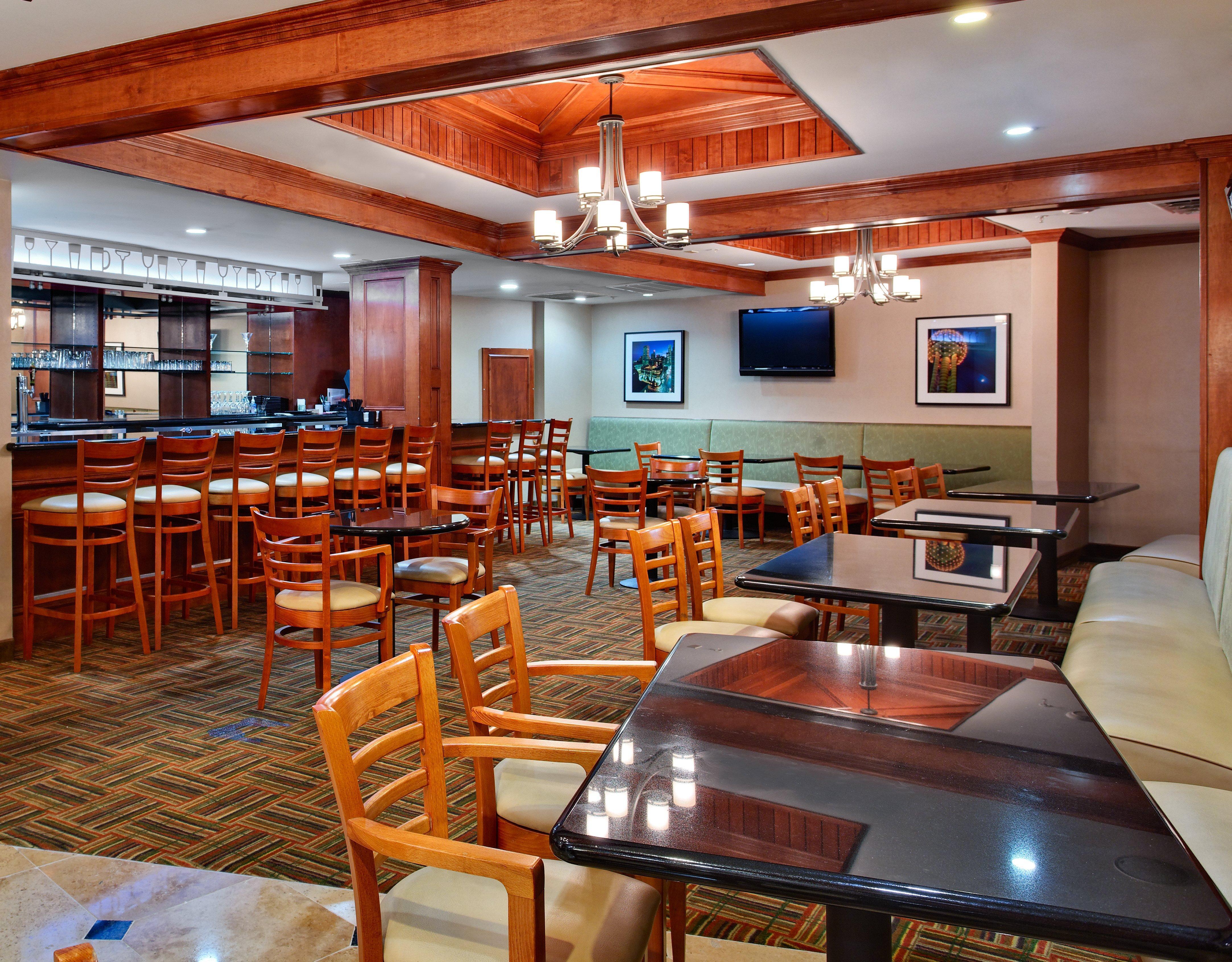 Holiday Inn Express Dallas Market Center By Ihg Exterior foto