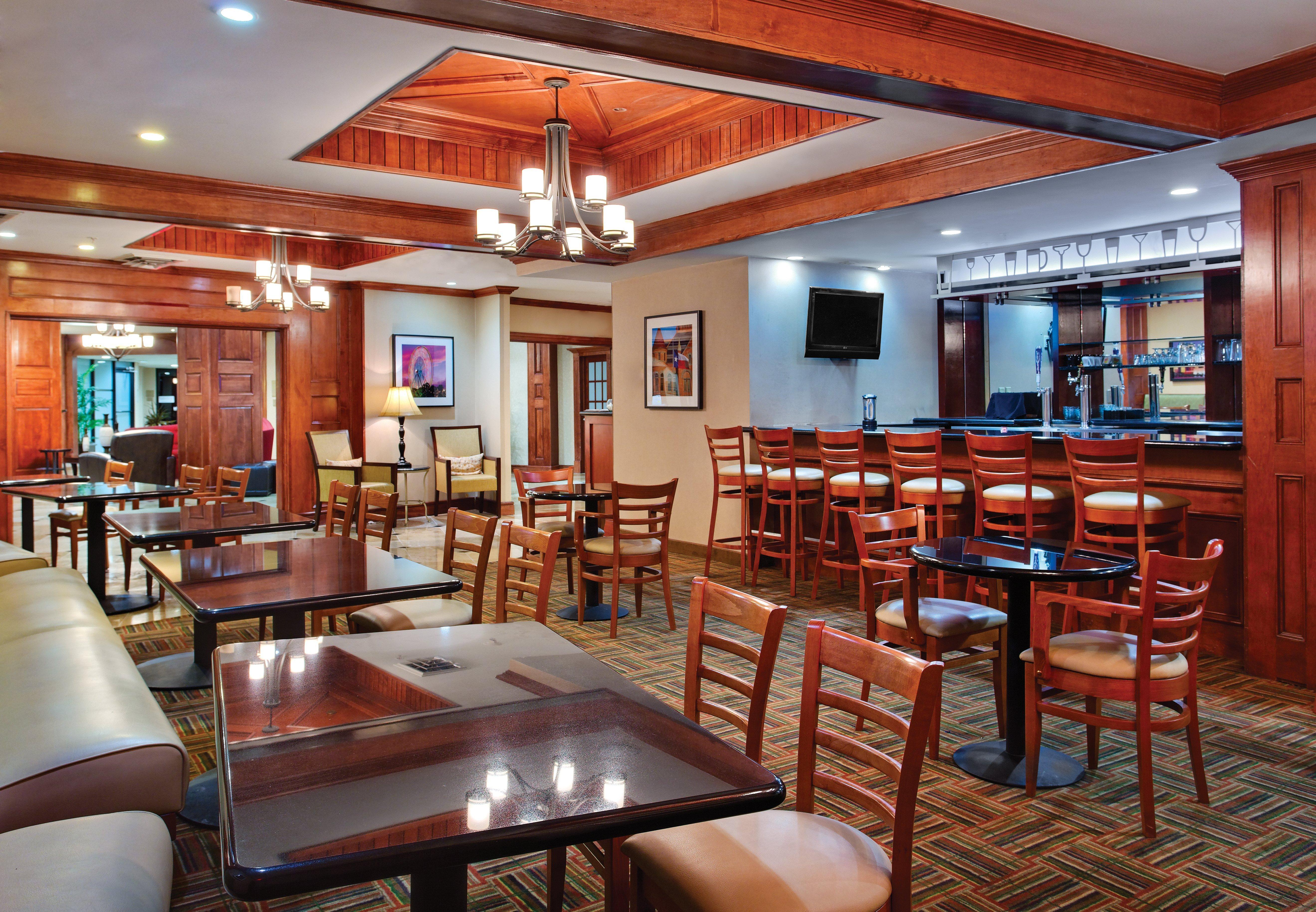 Holiday Inn Express Dallas Market Center By Ihg Exterior foto