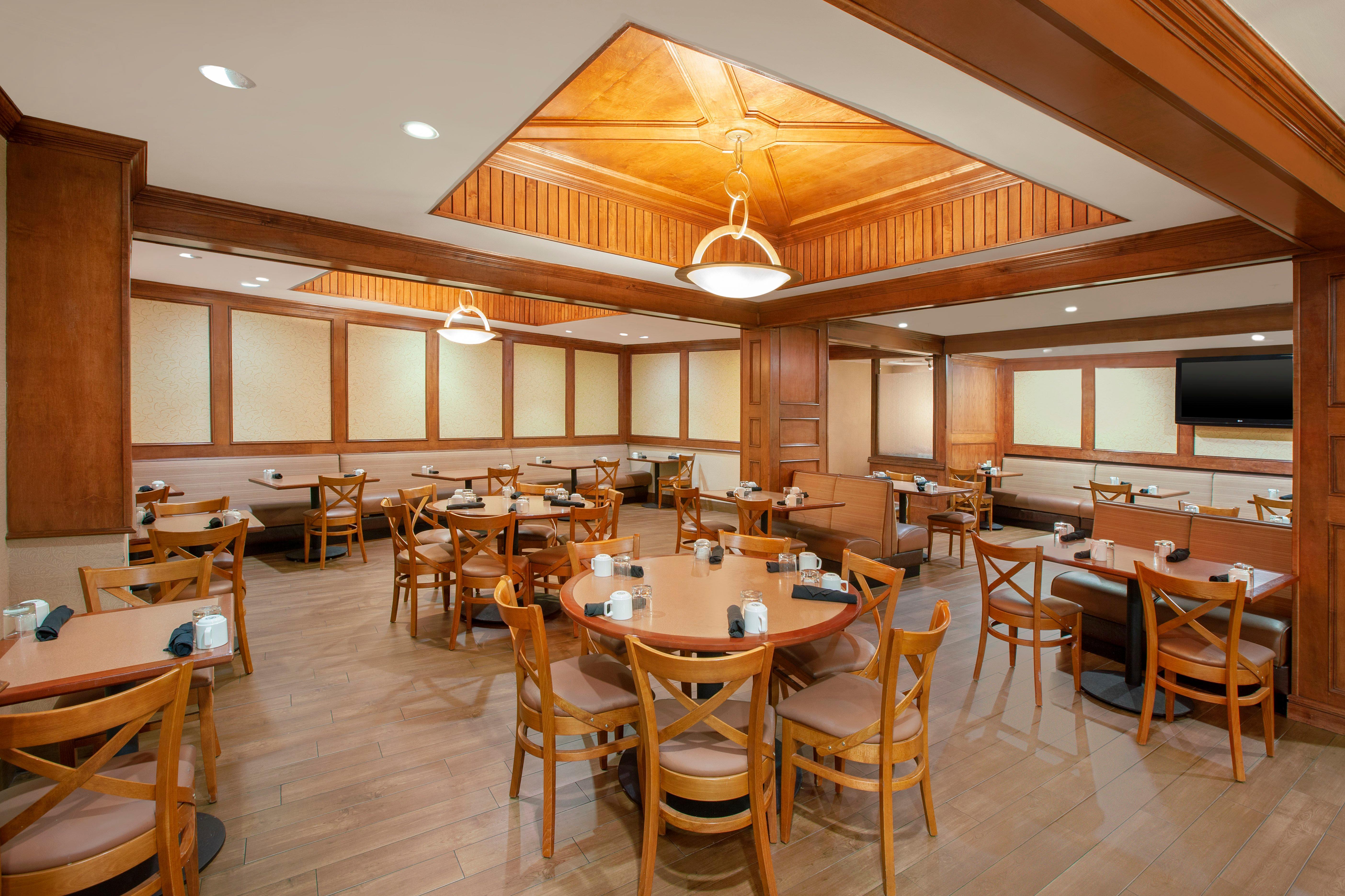 Holiday Inn Express Dallas Market Center By Ihg Exterior foto