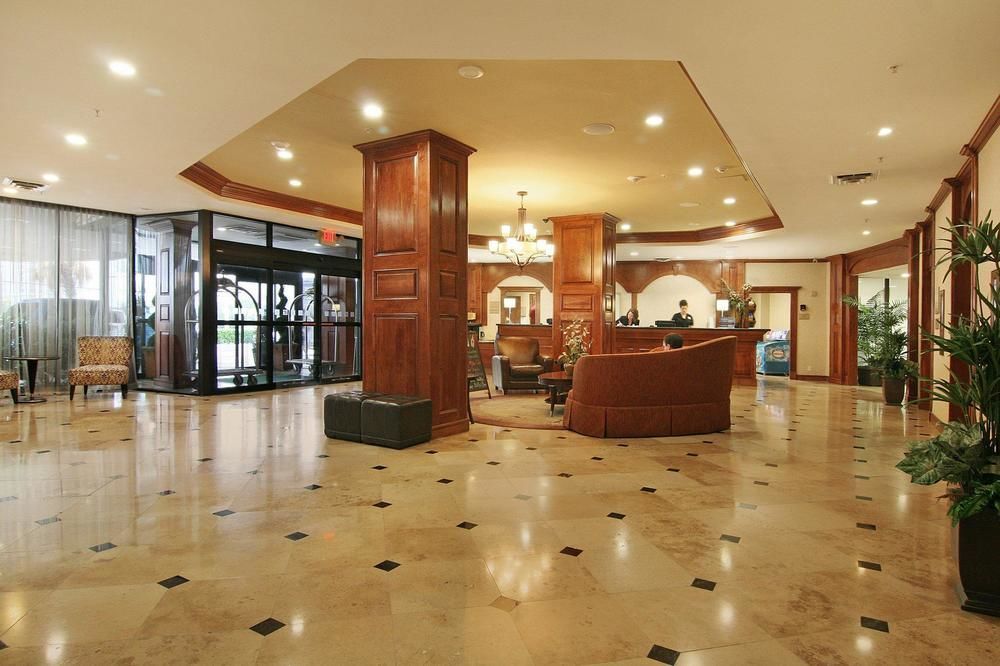 Holiday Inn Express Dallas Market Center By Ihg Exterior foto